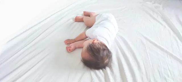 寝ている赤ちゃんの写真