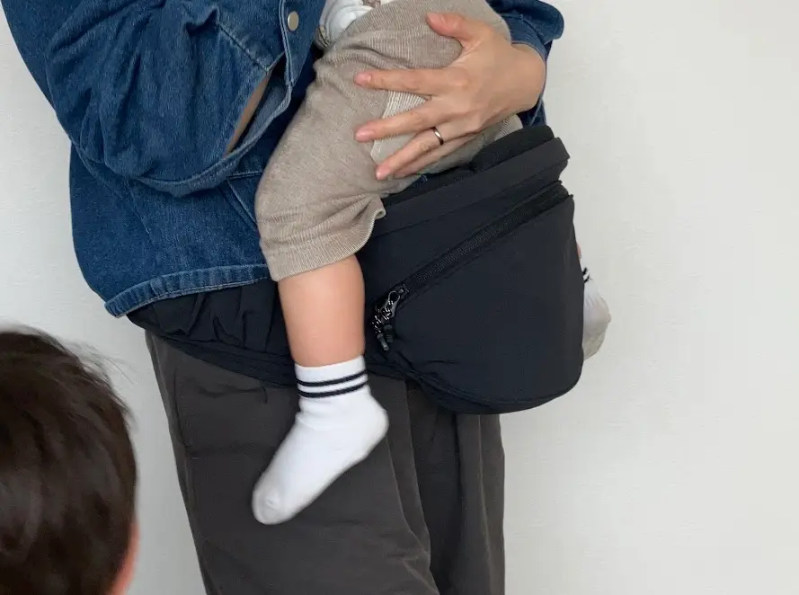 ポルバンアドバンス 抱っこしているところ