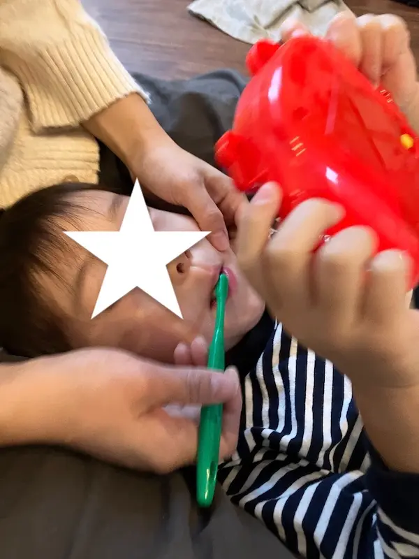 アンパンマン歯磨きミラーで仕上げ磨き